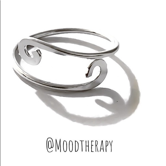 Hammered spiral adjustable toe ring - Picture 4 of 8